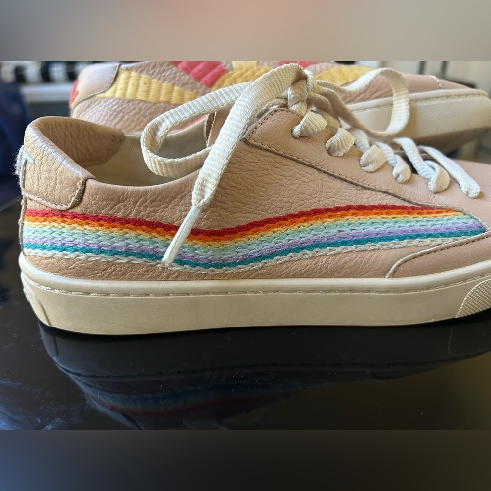 SOLUDOS Women’s Rainbow Wave Chill Out Sneakers - Picture 5 of 9